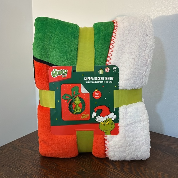 NWT- The Grinch Wreath- Red & Green- Super Soft Sherpa Backed Throw Blanket - Picture 16 of 17